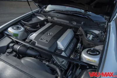 Roadster V8